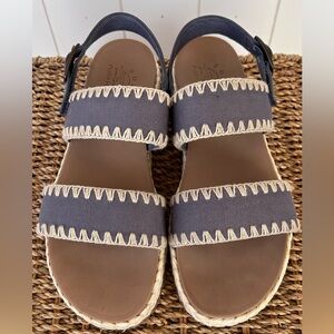 Bobs from Skechers Plush Foam Stormy Kiss Secure Storm Sandals Slate Size 8.5‎